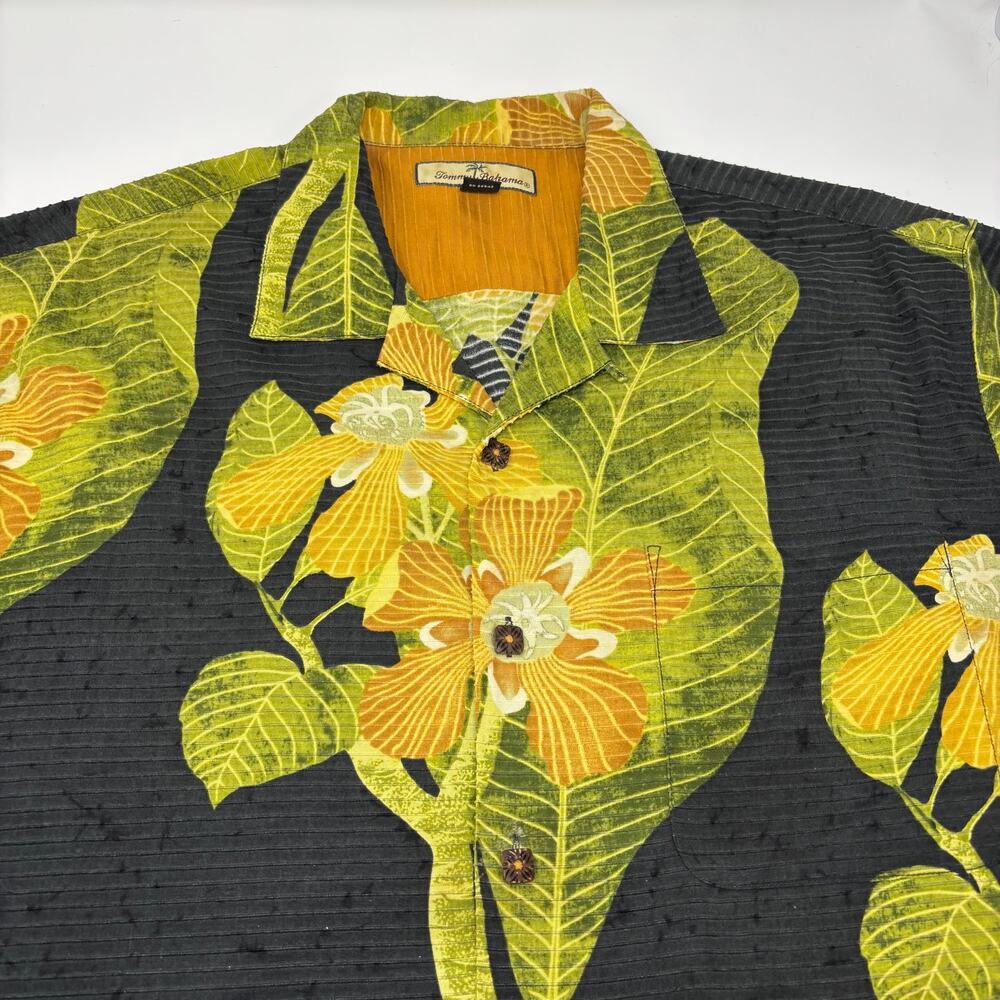 Tommy Bahama Large Black Green Floral Hawaiian Silk Blend Short Sleeve Shirt